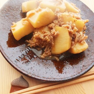 里芋と挽肉の煮物